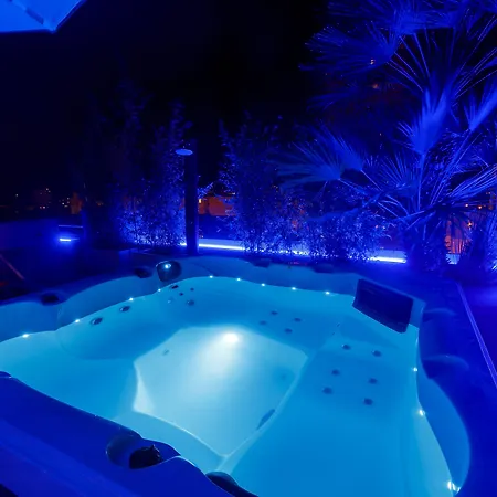 Art Hotell 4*